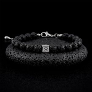 Bracelet Pierre de Lave LIENFINITY - Le Bijou du Lien. Bracelet unisexe en Pierre de Lave naturelle noire et poreuse de 8 mm, doté d'un insert en acier inoxydable 316L avec QR code gravé.