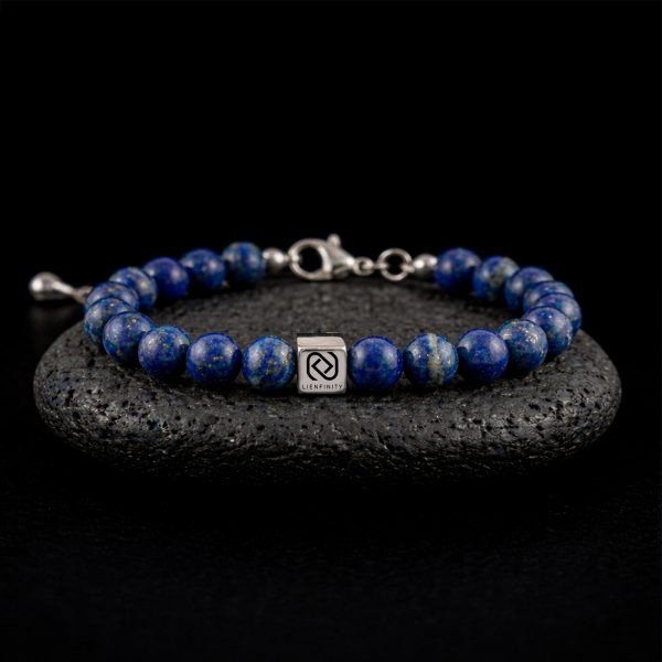 Bracelet Lapis-Lazuli LIENFINITY - Le Bijou du Lien qui Reste. Bracelet composé de perles naturelles de Lapis-Lazuli bleu profond et d'un insert en acier inoxydable 316L avec un QR code gravé au laser.